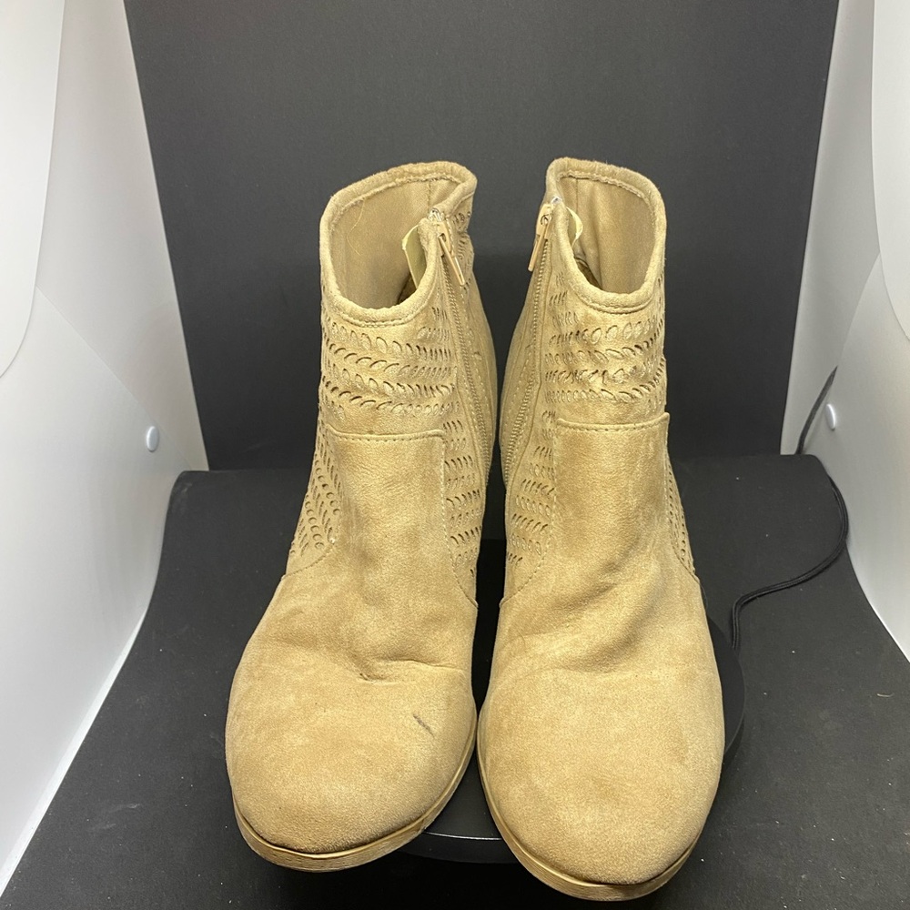 A New Approach (A.N.A) Women’s Elegant Beige Ankle Booties EUC size 11